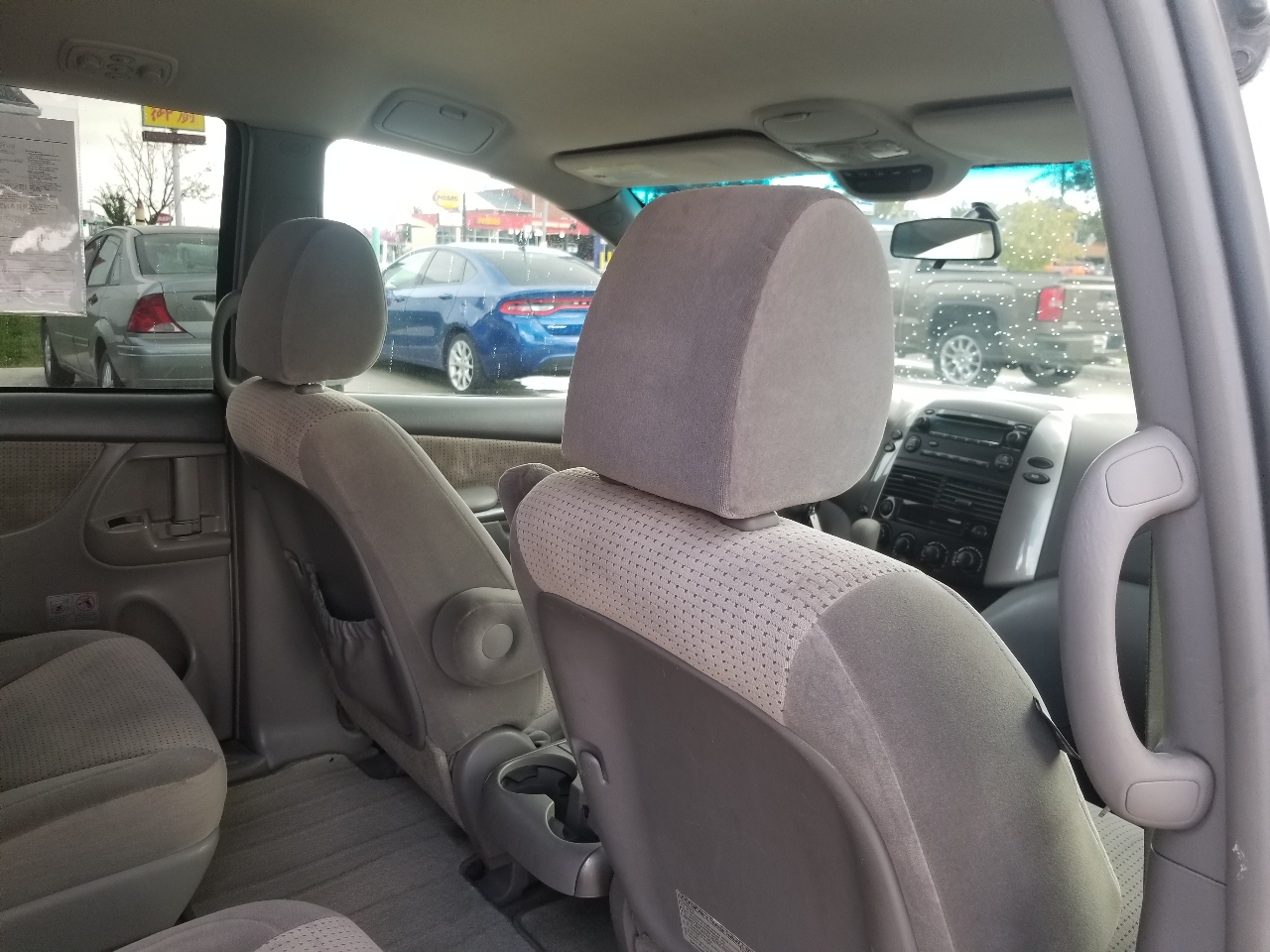 2010 Toyota Sienna LE photo 27