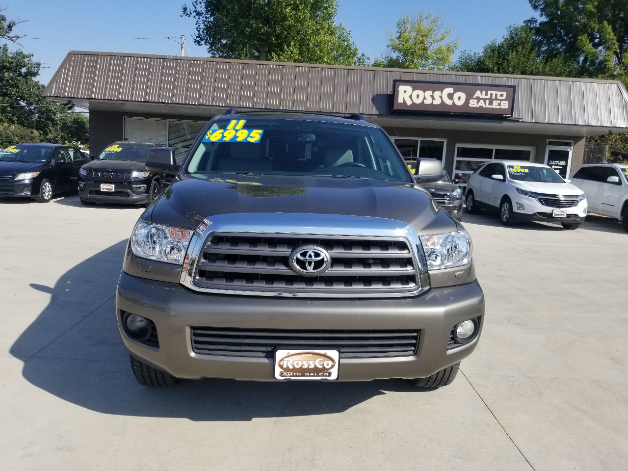 2011 Toyota Sequoia SR5 photo 2