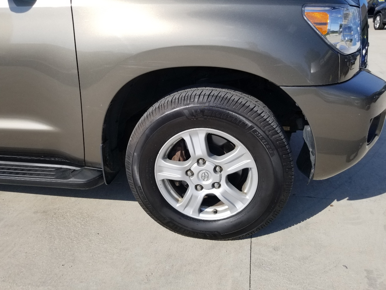 2011 Toyota Sequoia SR5 photo 12