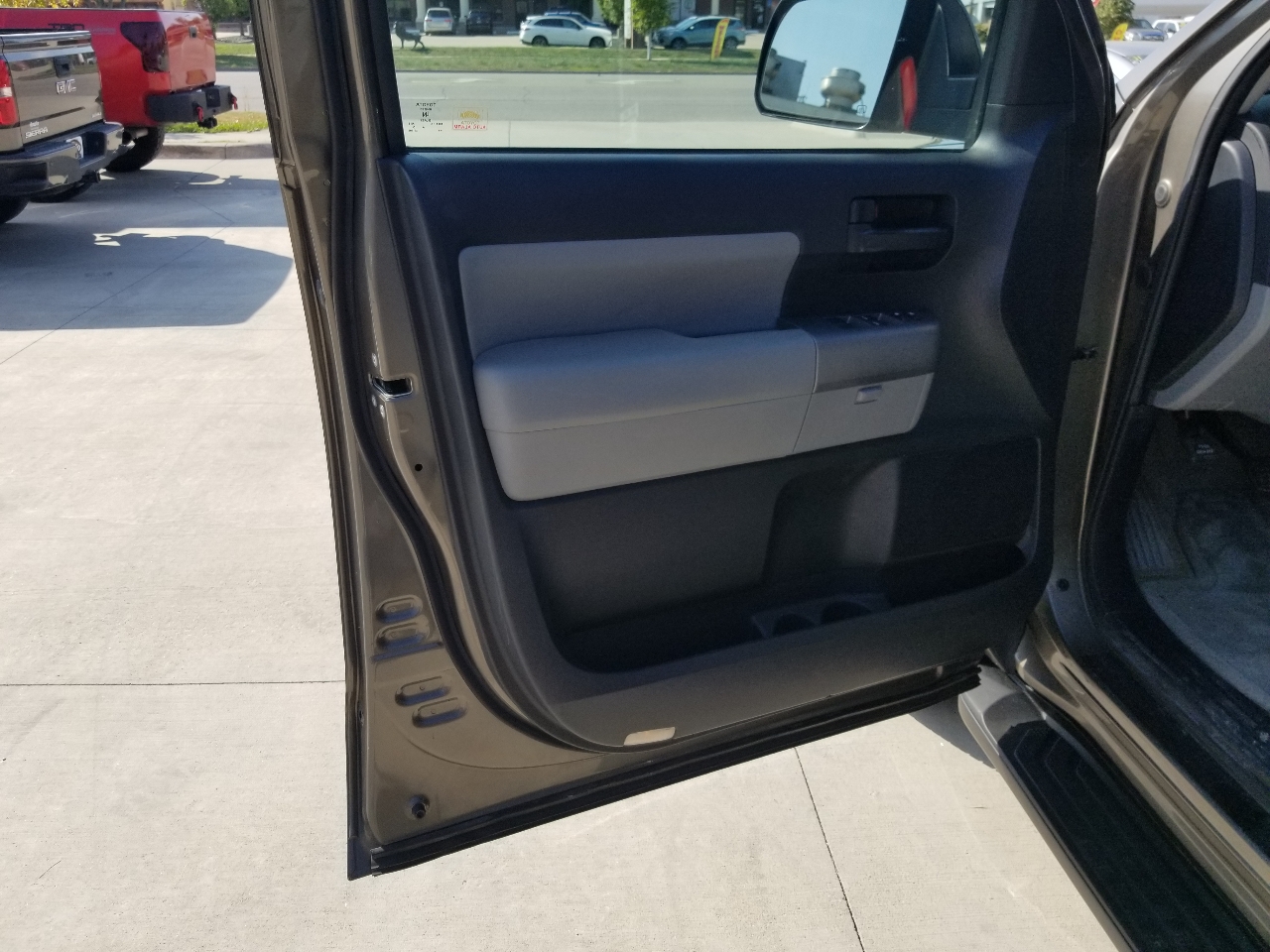 2011 Toyota Sequoia SR5 photo 13