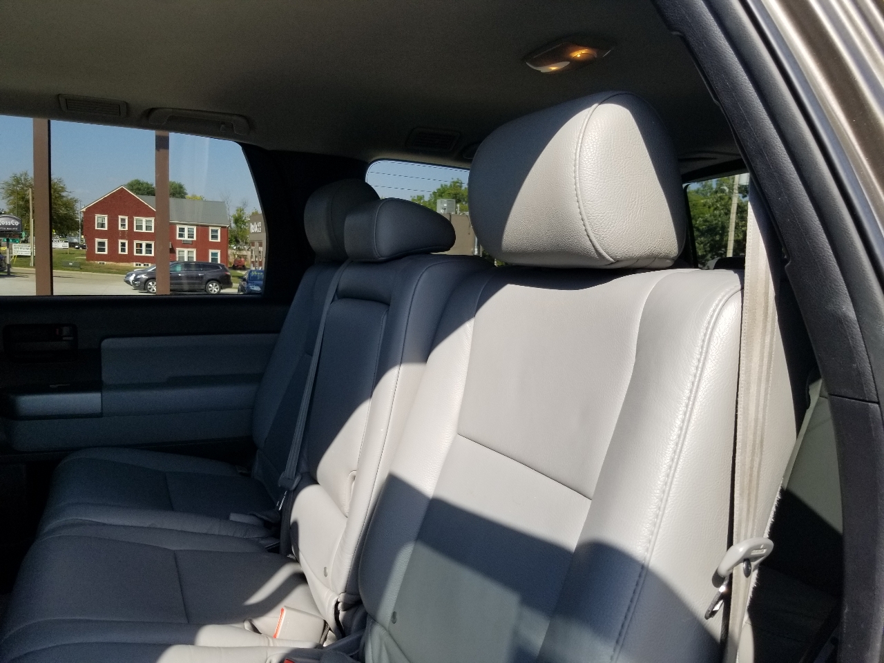 2011 Toyota Sequoia SR5 photo 21