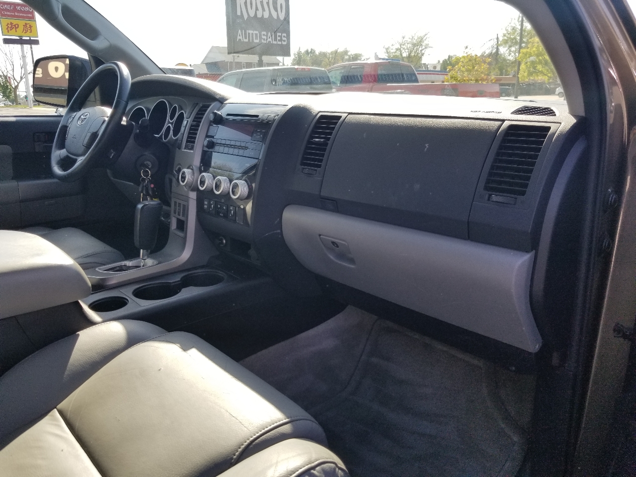 2011 Toyota Sequoia SR5 photo 25