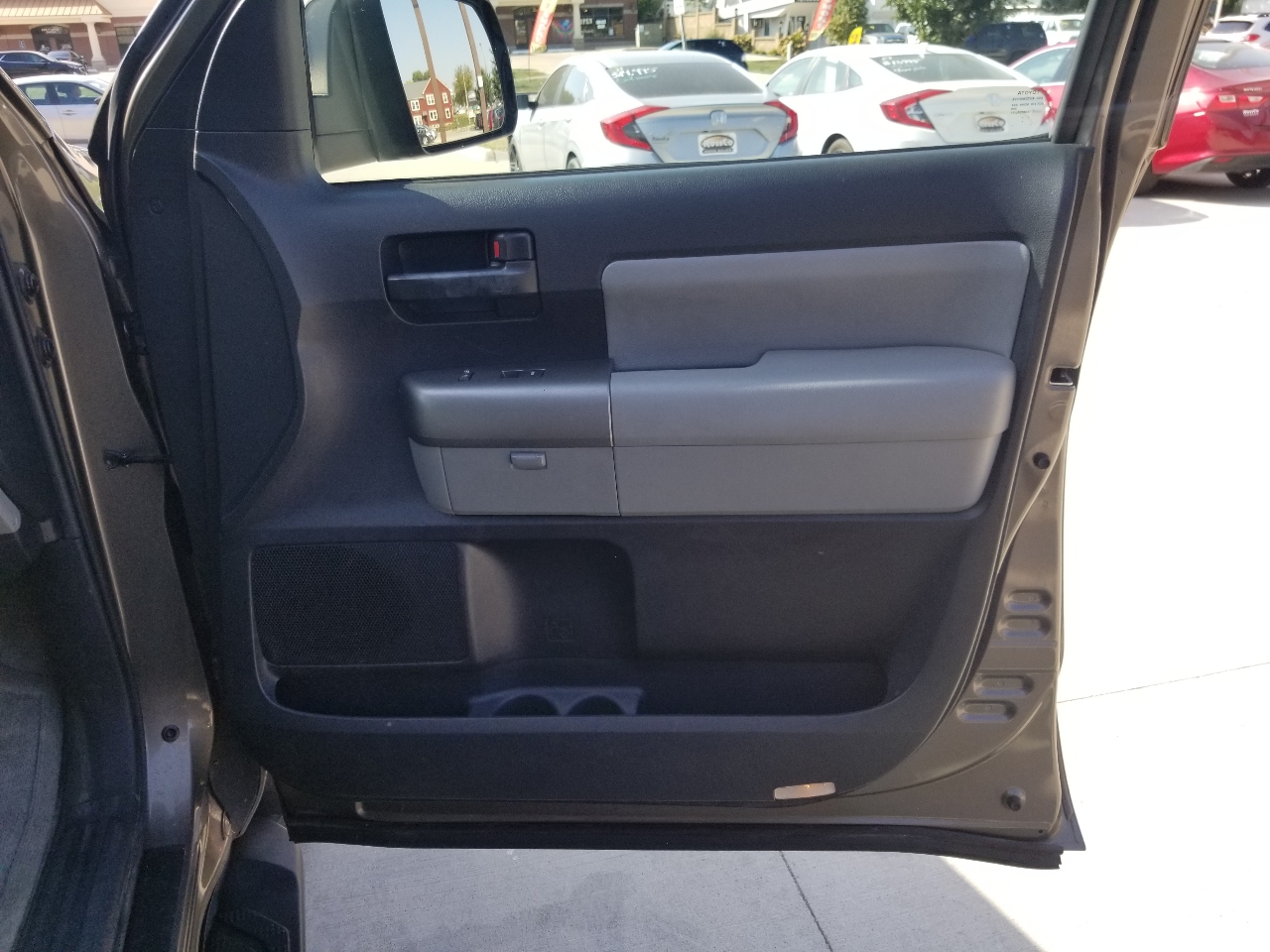 2011 Toyota Sequoia SR5 photo 27