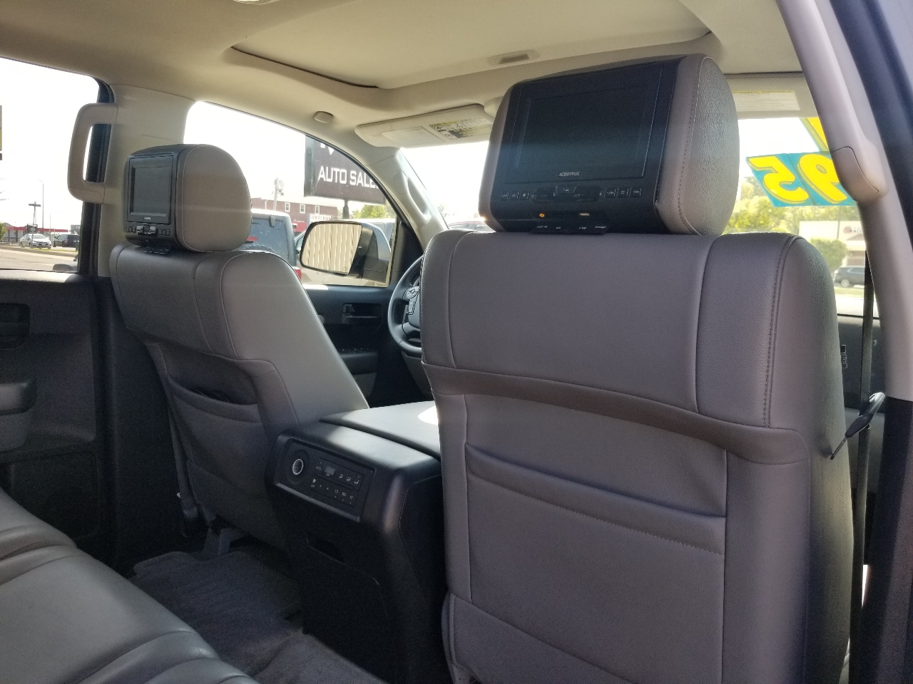 2011 Toyota Sequoia SR5 photo 28