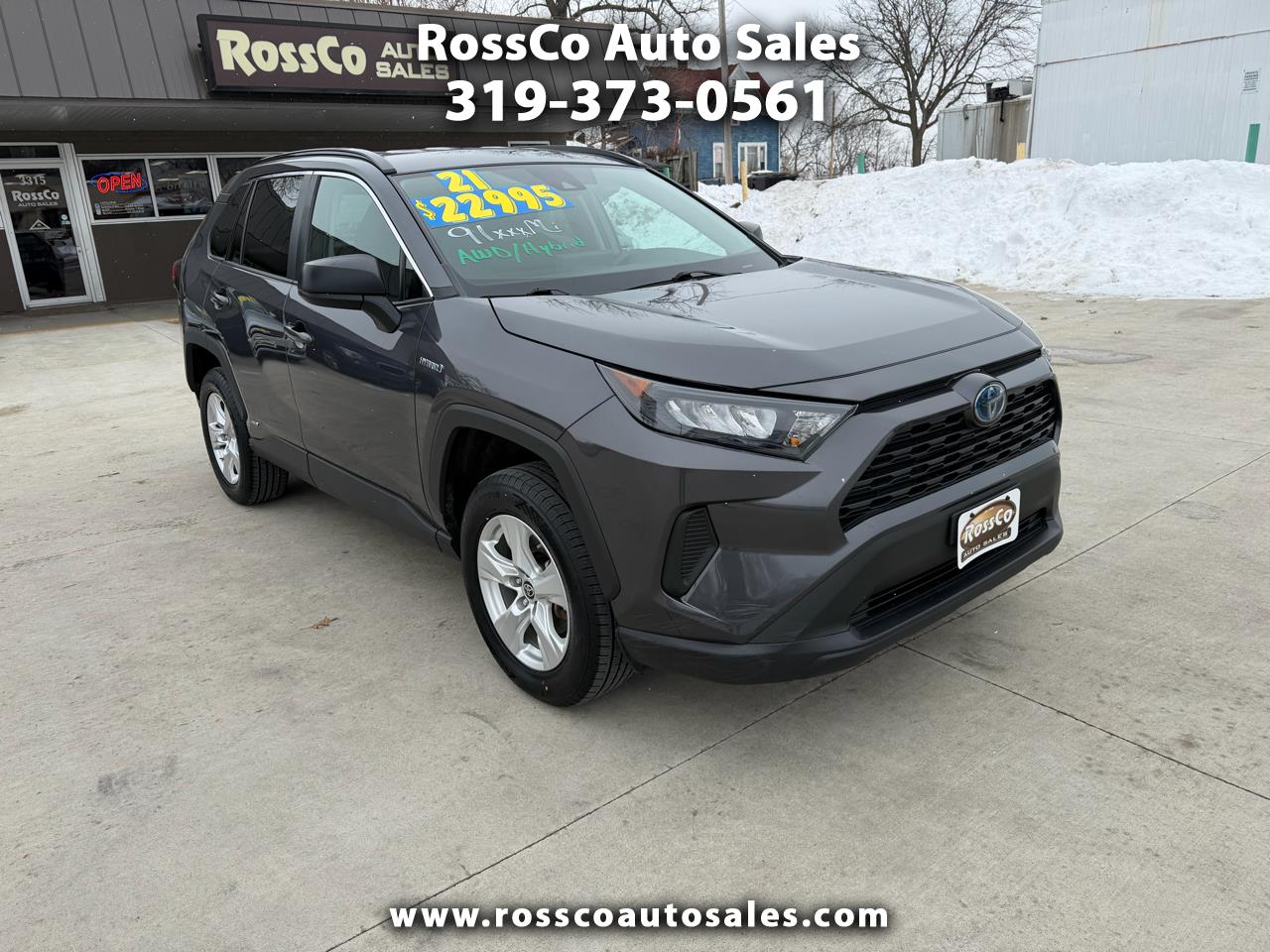 2021 Toyota RAV4 LE's photo