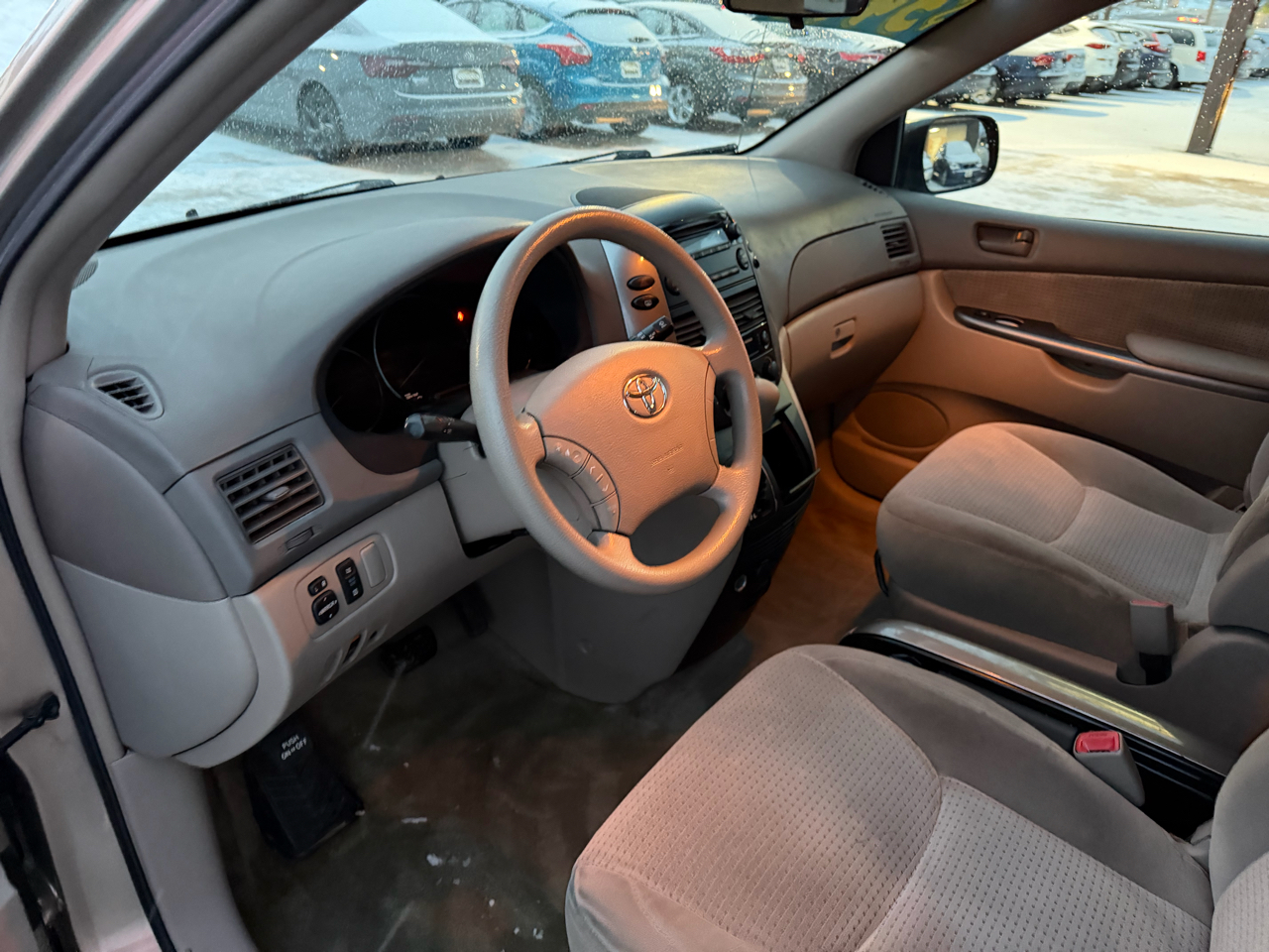 Toyota Sienna LE 7-Passenger 2006