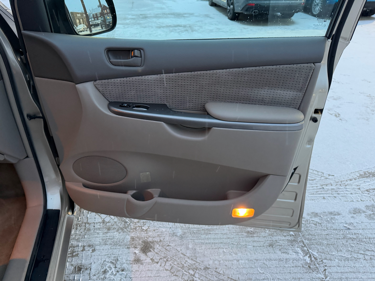 Toyota Sienna LE 7-Passenger 2006