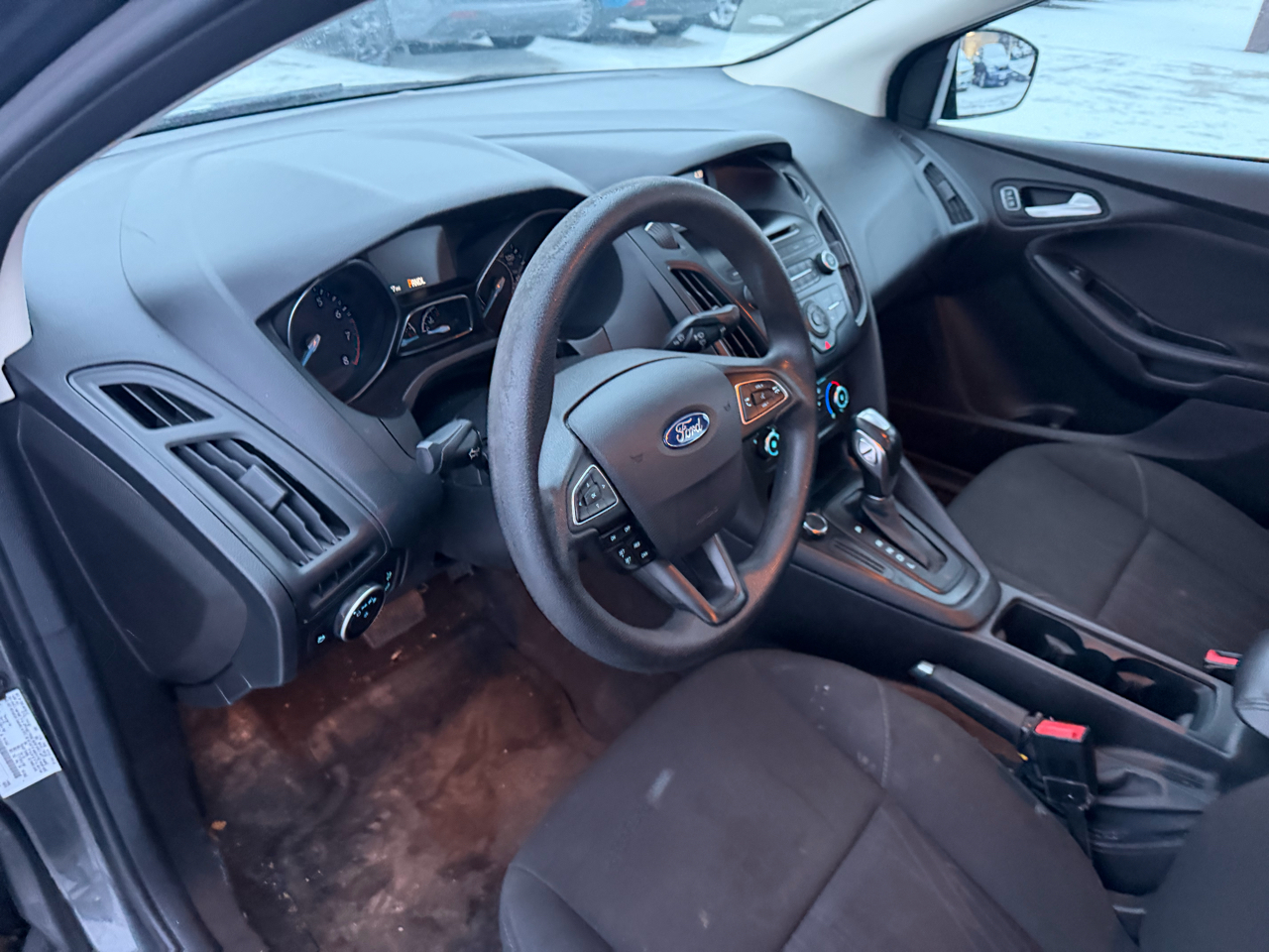 Ford Focus SE Sedan 2016