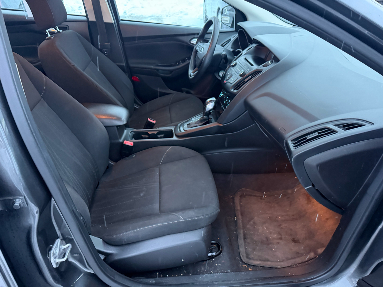 Ford Focus SE Sedan 2016