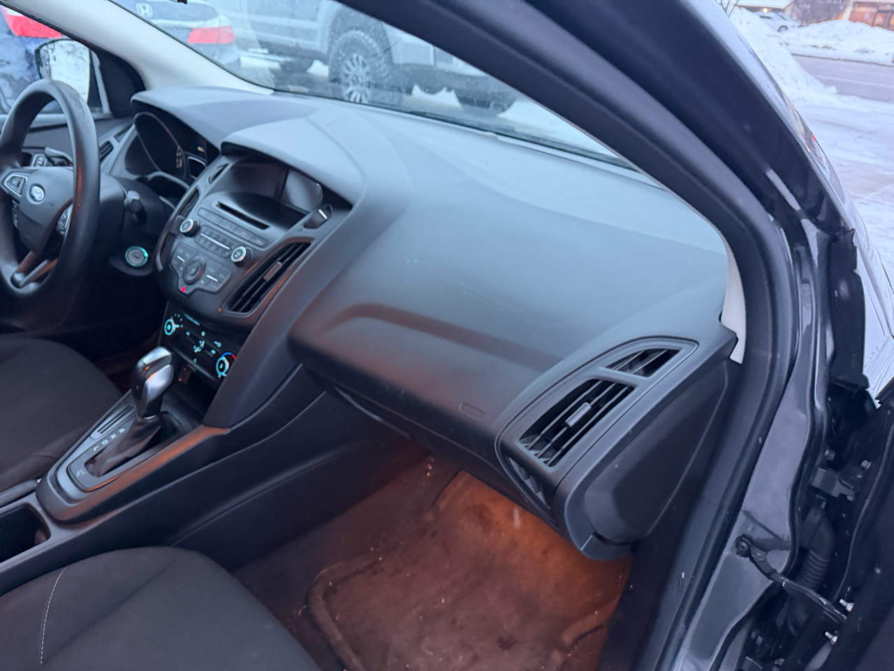 Ford Focus SE Sedan 2016