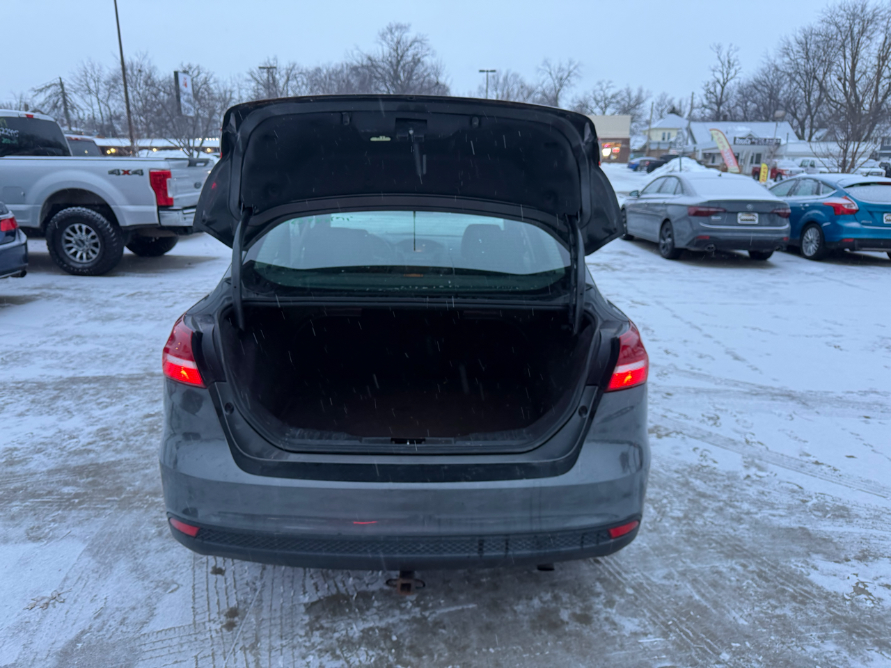 Ford Focus SE Sedan 2016