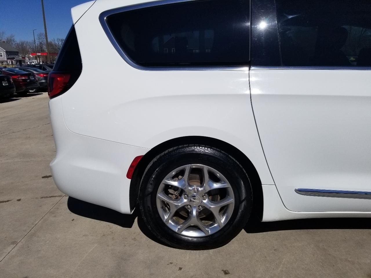 Chrysler Pacifica Limited FWD 2018