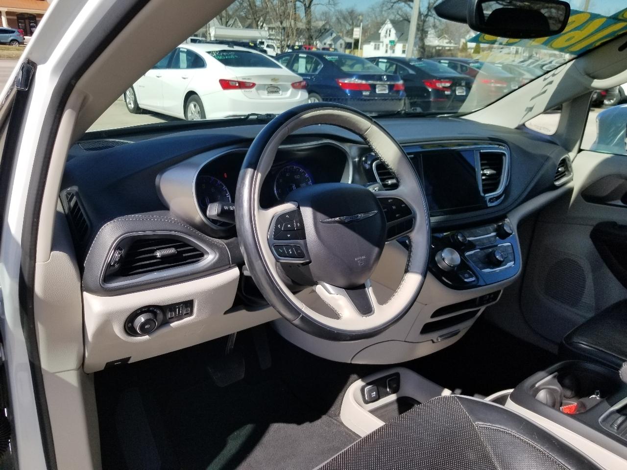 Chrysler Pacifica Limited FWD 2018