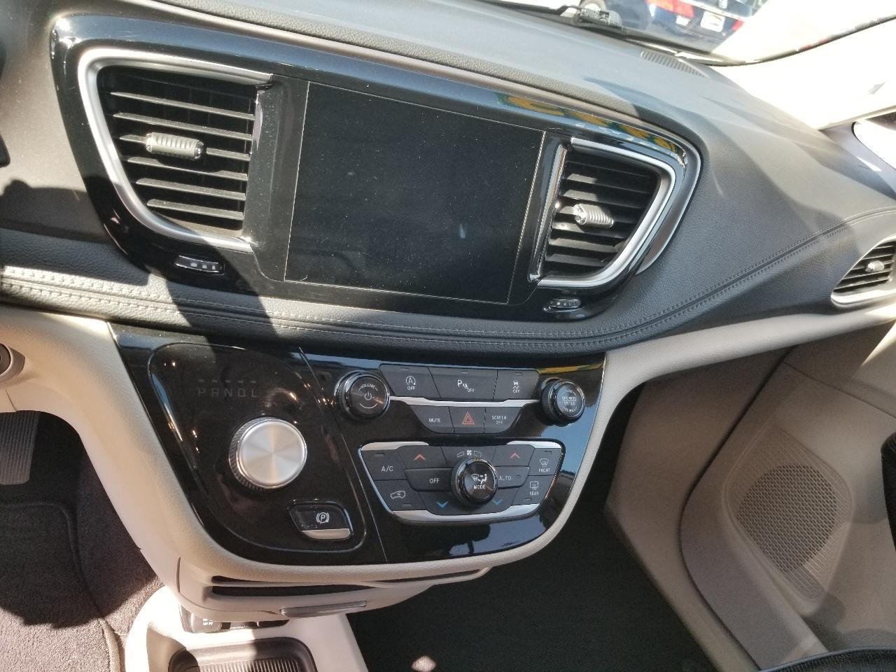 Chrysler Pacifica Limited FWD 2018