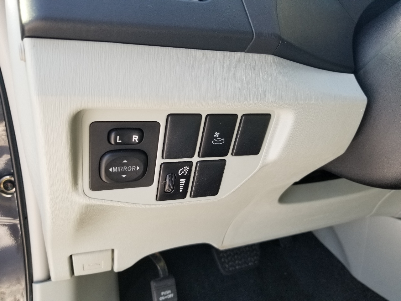 Toyota Prius 5dr HB Five (Natl) 2014