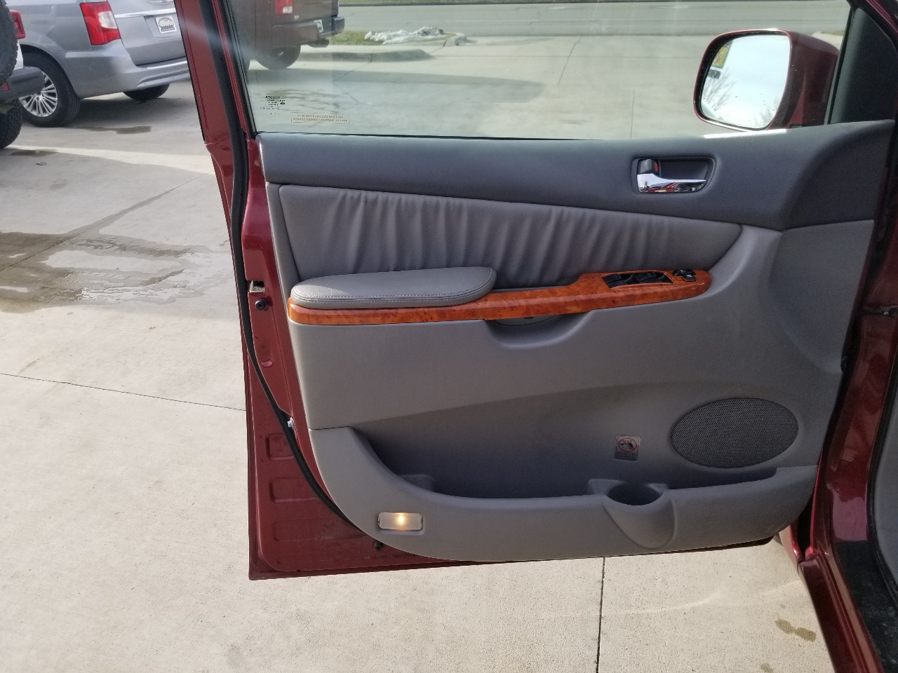 Toyota Sienna XLE FWD 2009