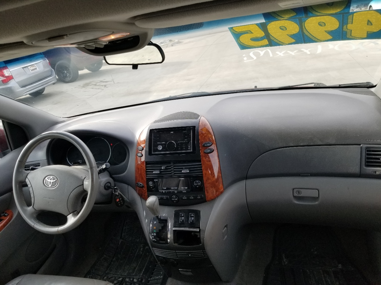 Toyota Sienna XLE FWD 2009