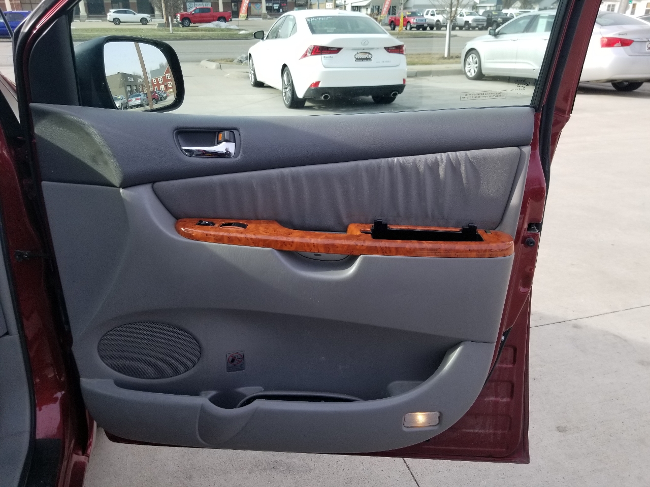 Toyota Sienna XLE FWD 2009