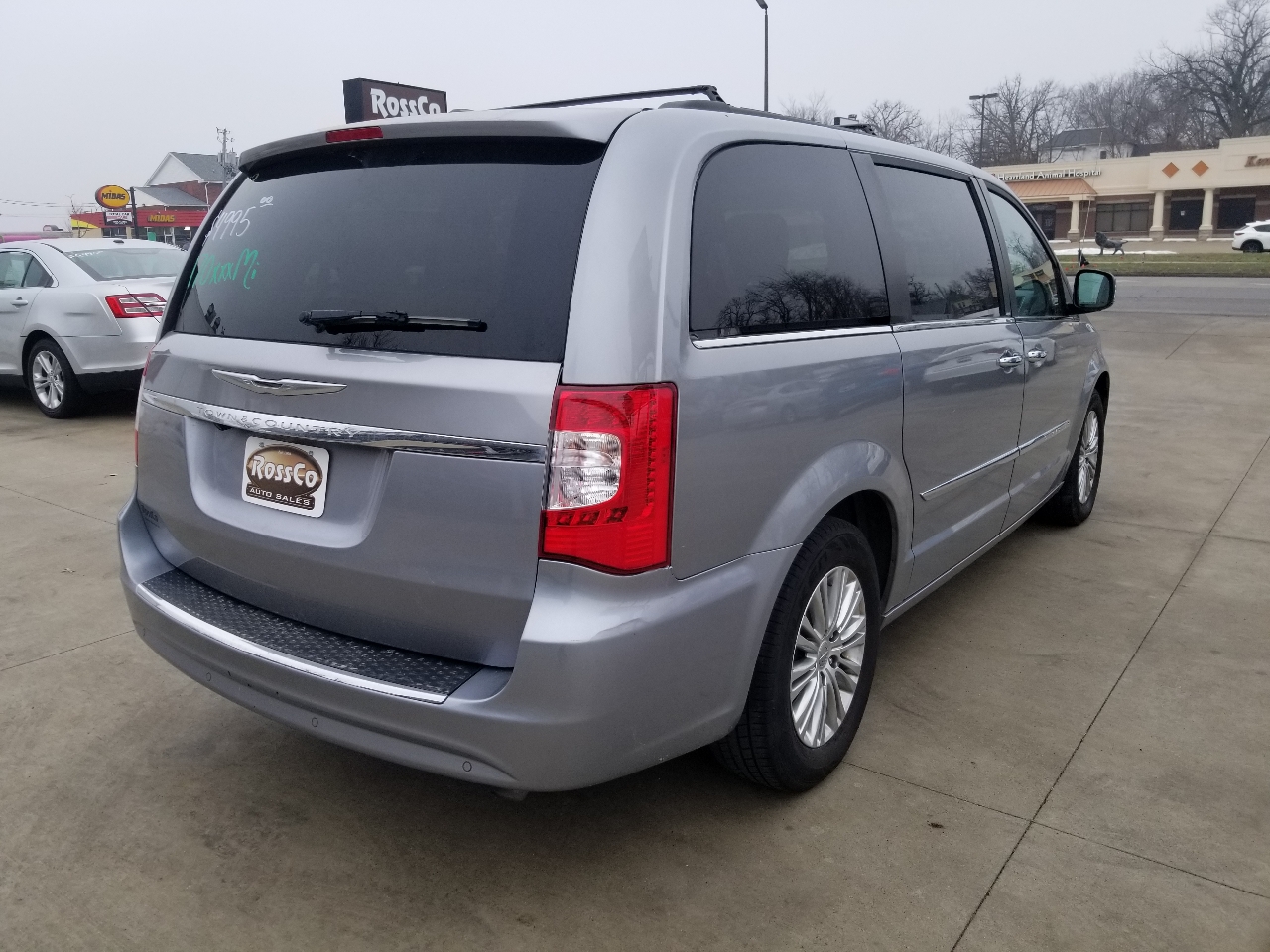 Chrysler Town & Country Touring-L 2013