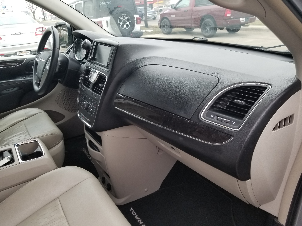 Chrysler Town & Country Touring-L 2013