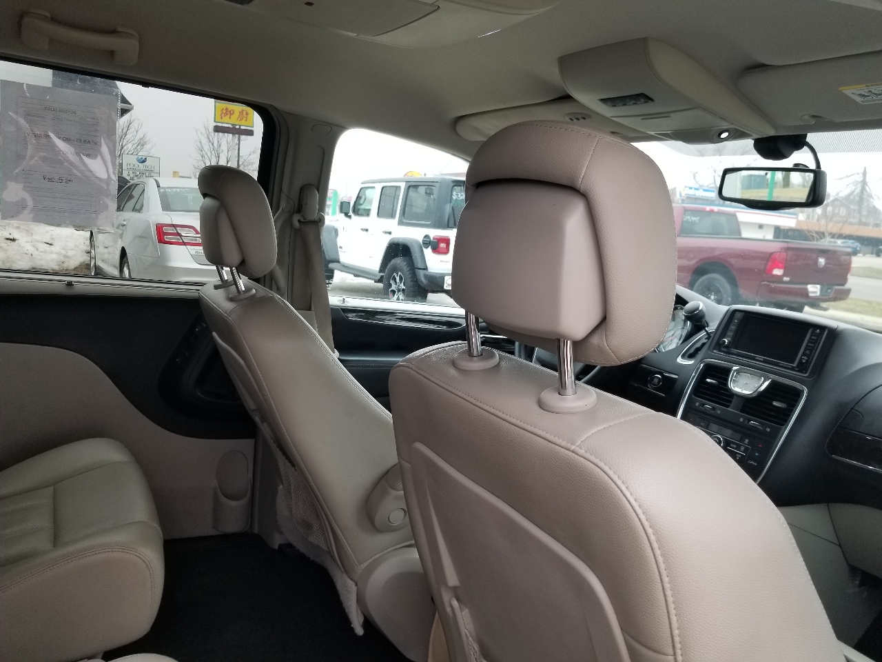 Chrysler Town & Country Touring-L 2013