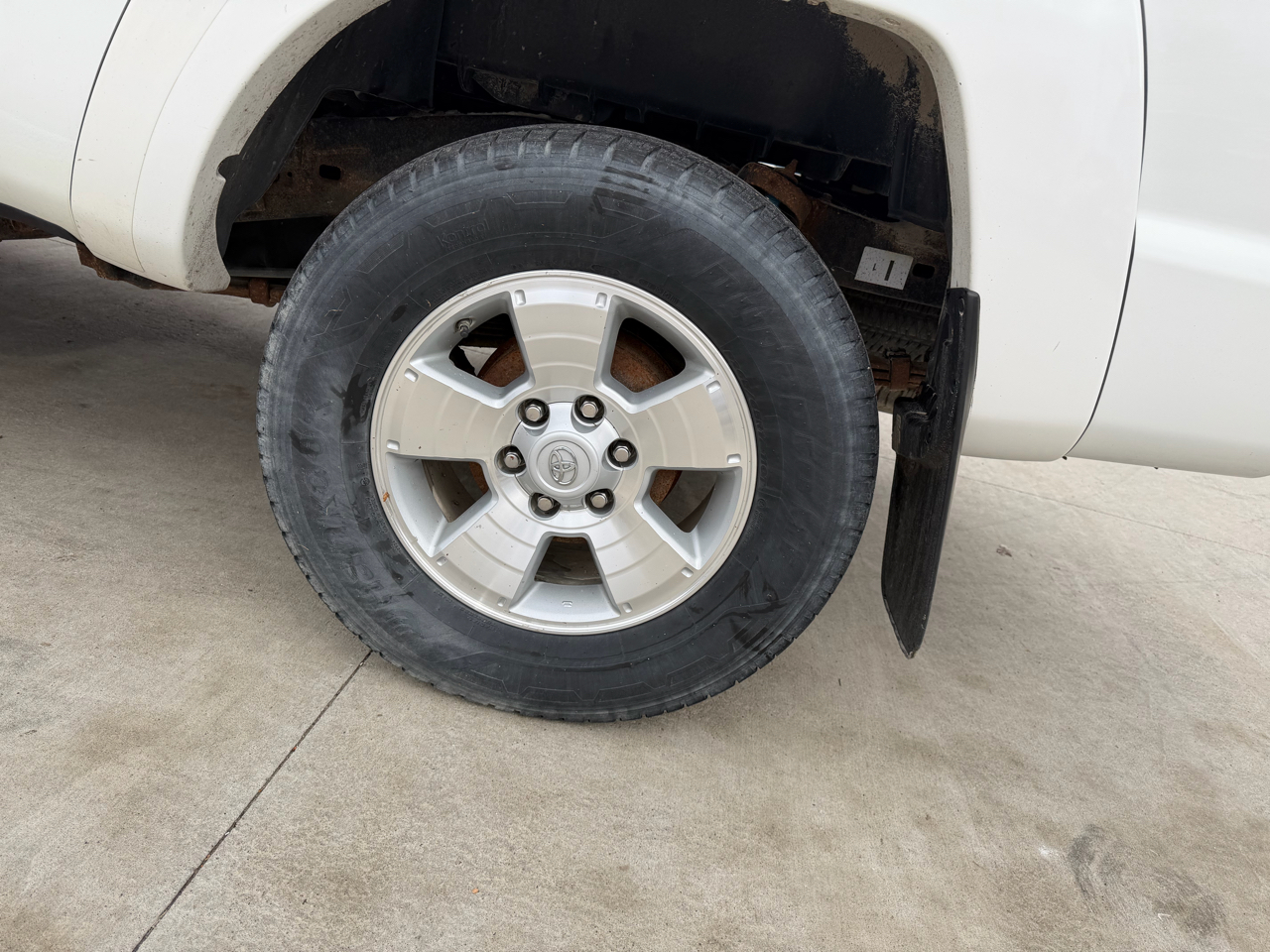 Toyota Tacoma 4WD Double Cab LB V6 AT (Natl) 2013