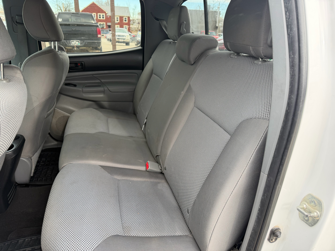 Toyota Tacoma 4WD Double Cab LB V6 AT (Natl) 2013