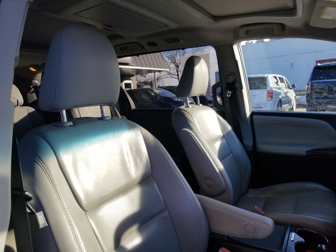 Toyota Sienna Limited 7-Passenger 2015