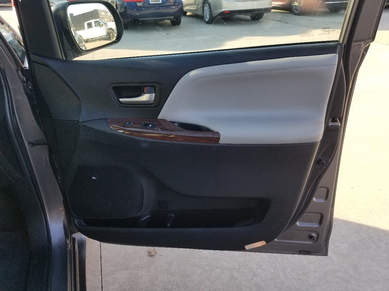 Toyota Sienna Limited 7-Passenger 2015