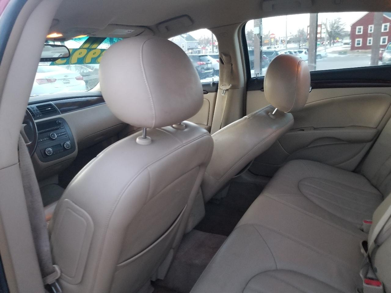 Buick Lucerne 4dr Sdn CXL 2011