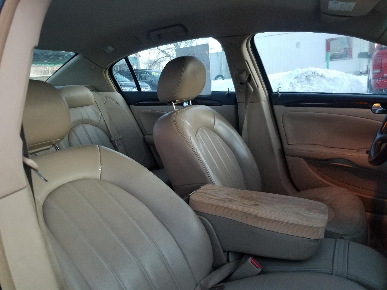 Buick Lucerne 4dr Sdn CXL 2011