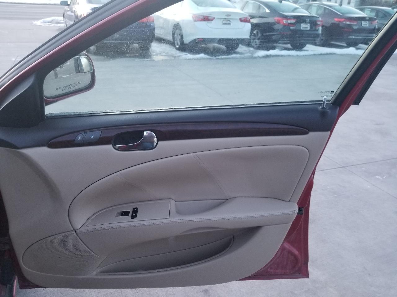 Buick Lucerne 4dr Sdn CXL 2011