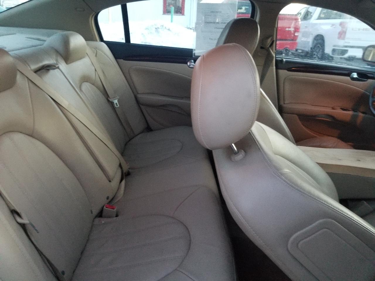 Buick Lucerne 4dr Sdn CXL 2011