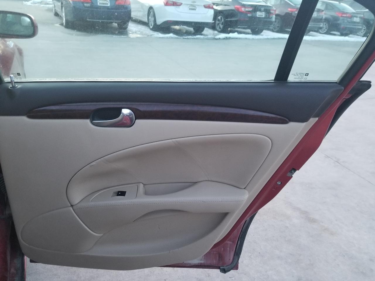 Buick Lucerne 4dr Sdn CXL 2011