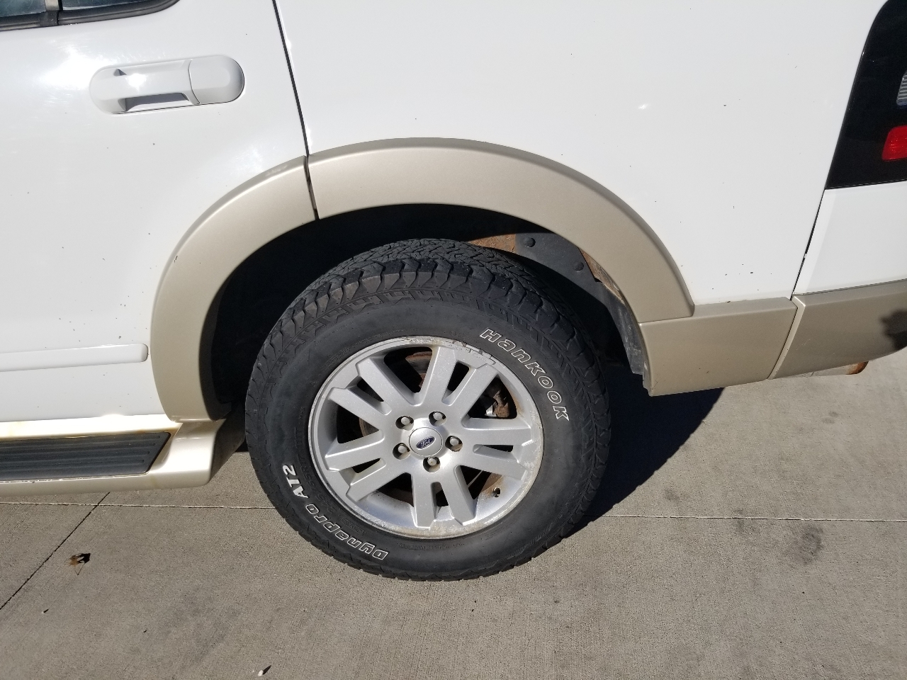 Ford Explorer 4dr 114" WB 4.6L Eddie Bauer 4WD 2006