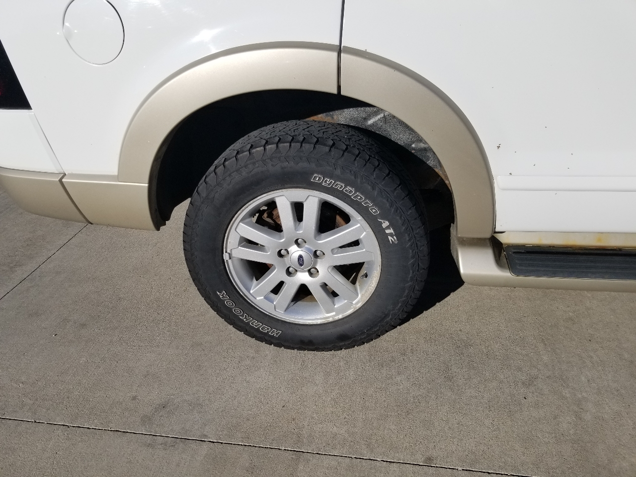 Ford Explorer 4dr 114" WB 4.6L Eddie Bauer 4WD 2006