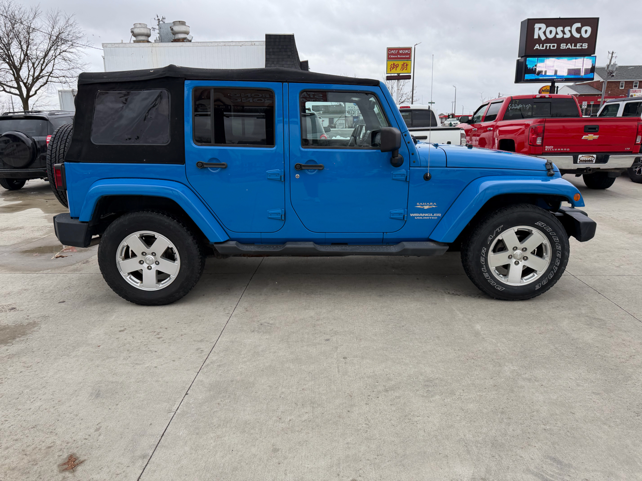 Jeep Wrangler 4WD 4dr Sahara 2012