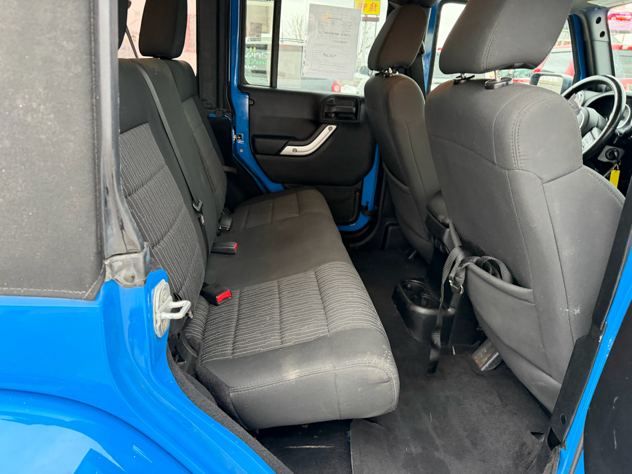 Jeep Wrangler 4WD 4dr Sahara 2012