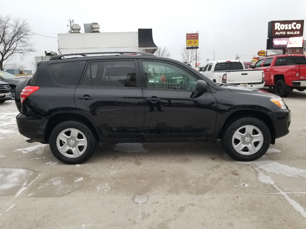 Toyota RAV4 Base I4 2WD 2011