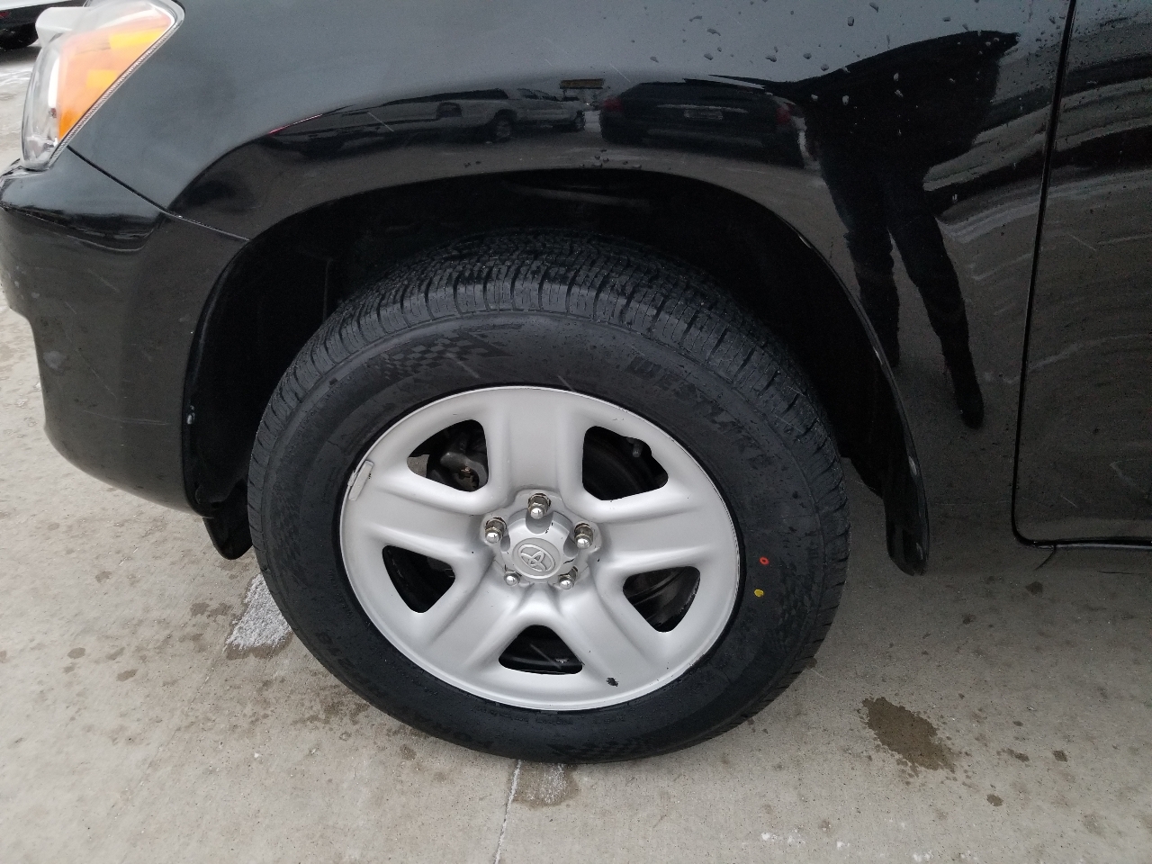 Toyota RAV4 Base I4 2WD 2011