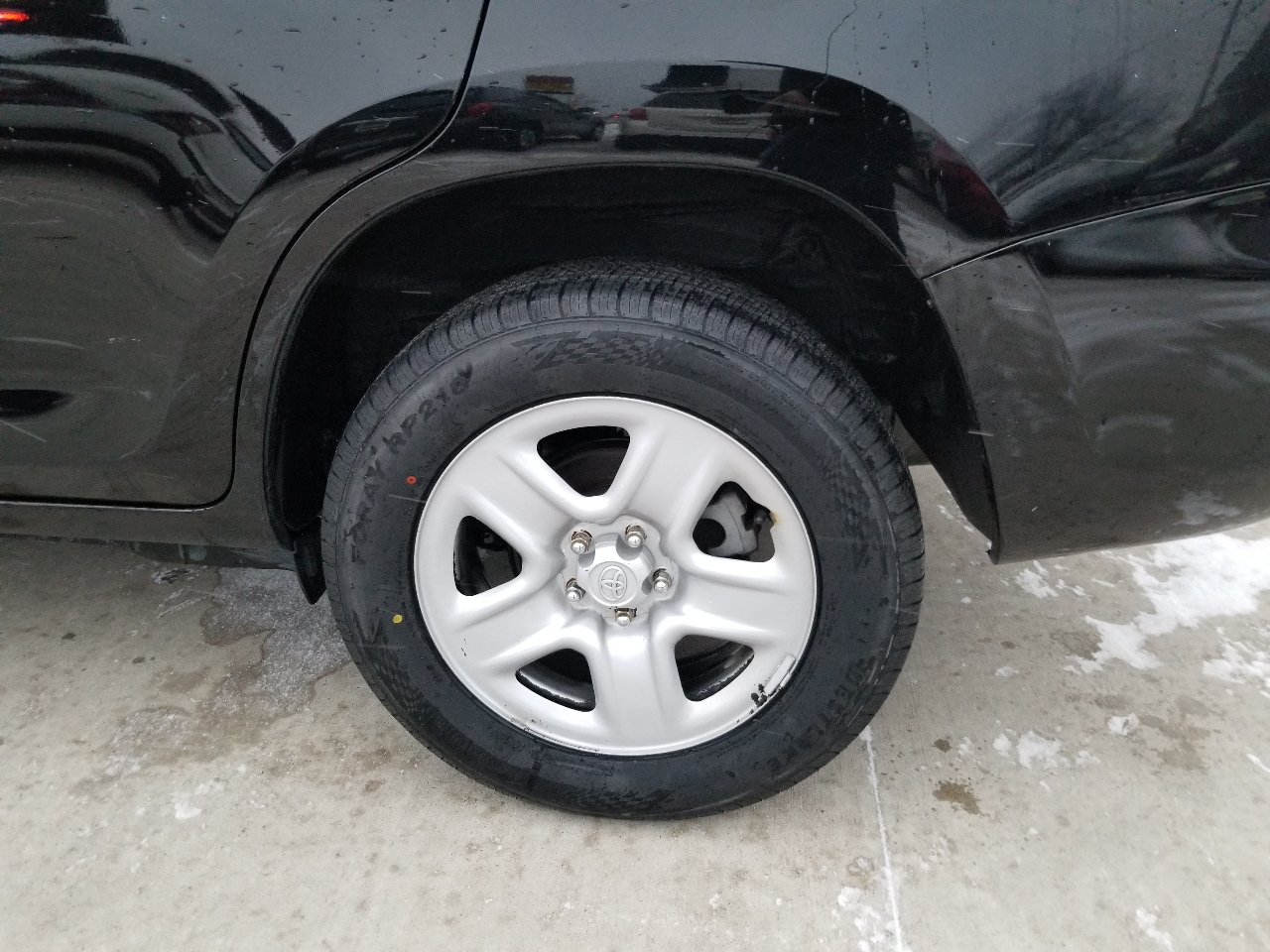 Toyota RAV4 Base I4 2WD 2011