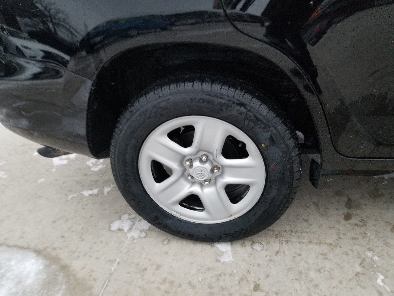 Toyota RAV4 Base I4 2WD 2011