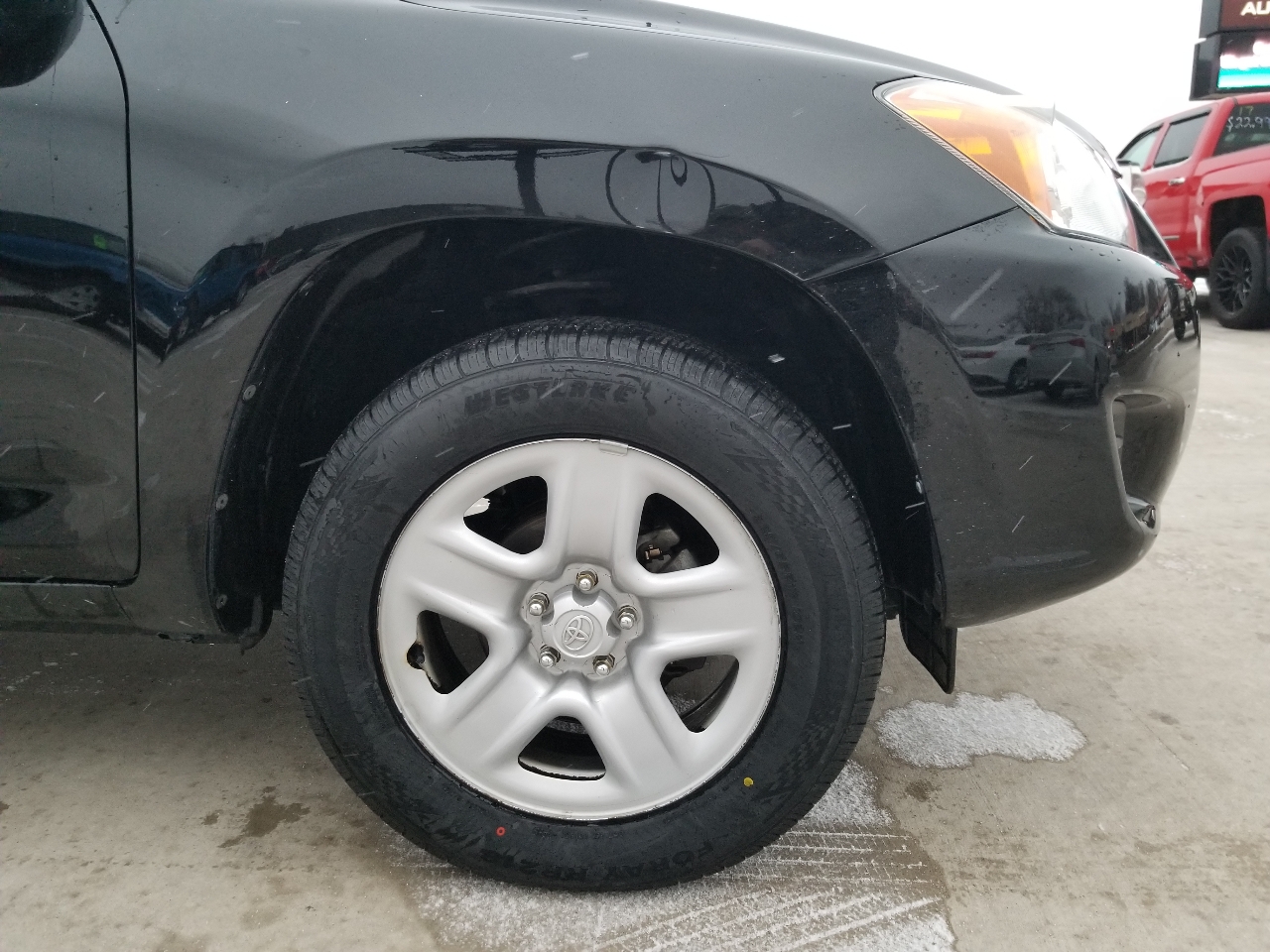 Toyota RAV4 Base I4 2WD 2011