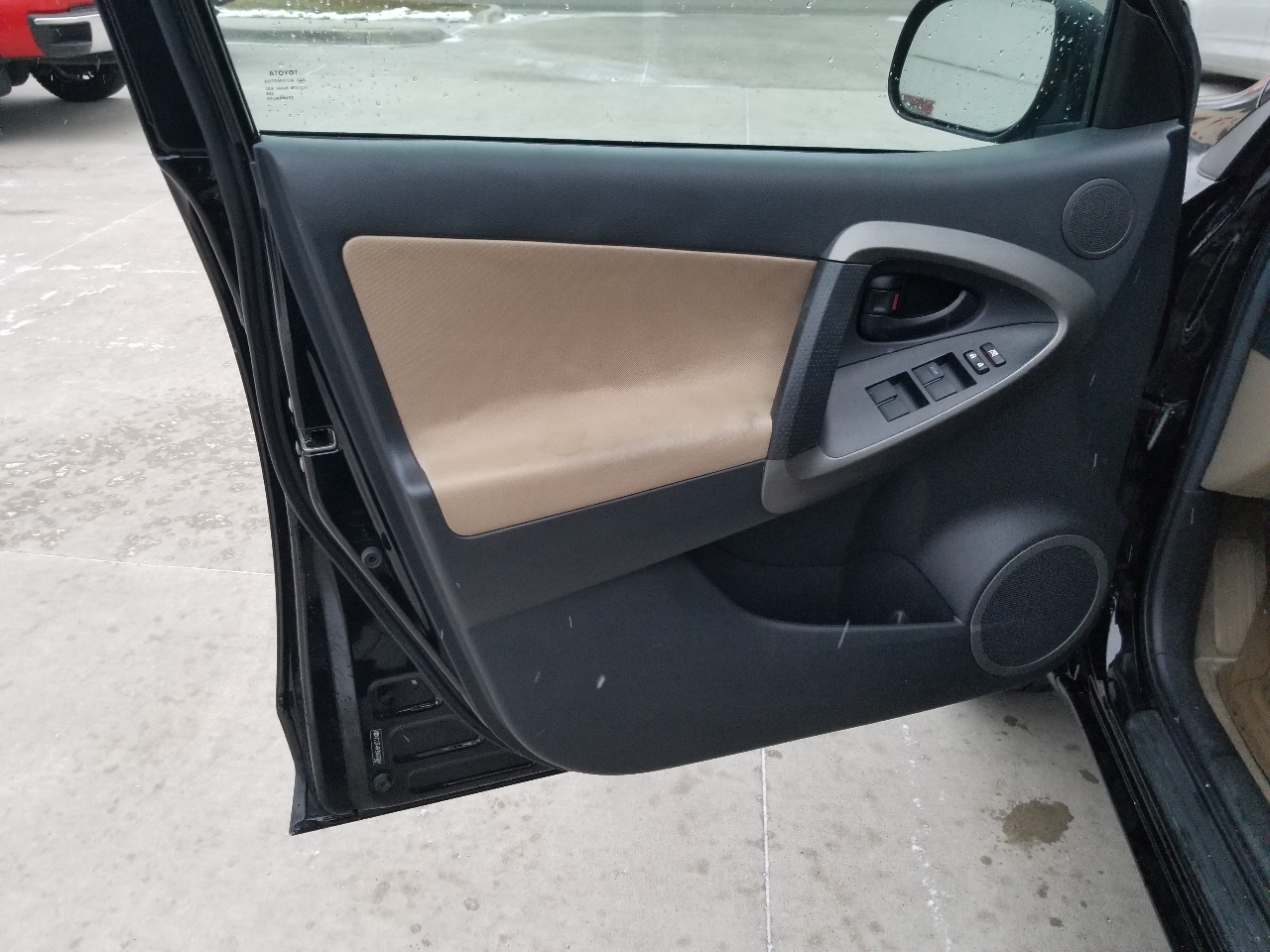 Toyota RAV4 Base I4 2WD 2011