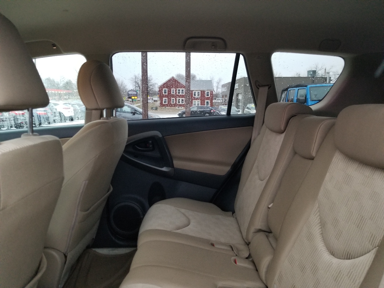 Toyota RAV4 Base I4 2WD 2011