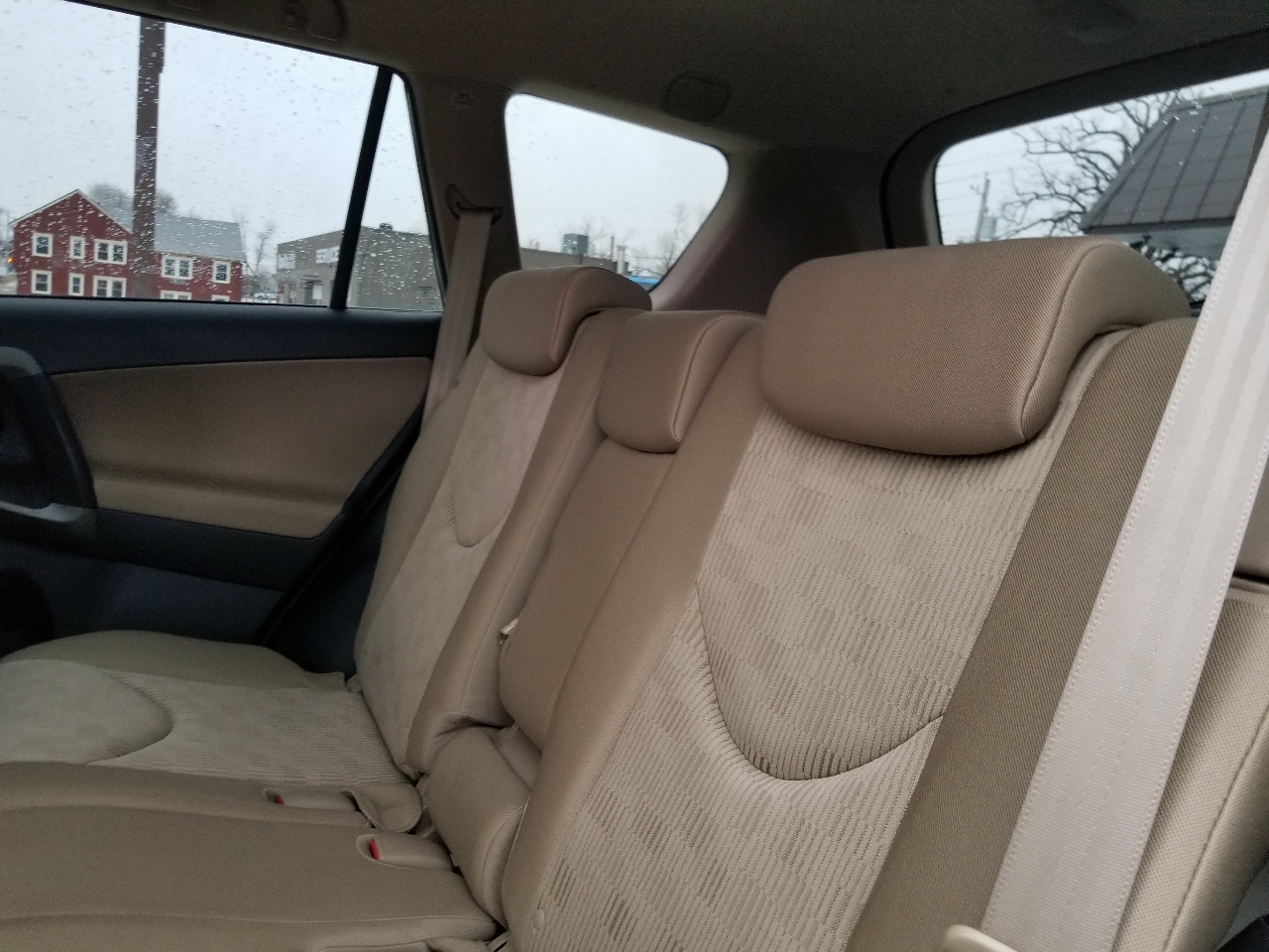 Toyota RAV4 Base I4 2WD 2011