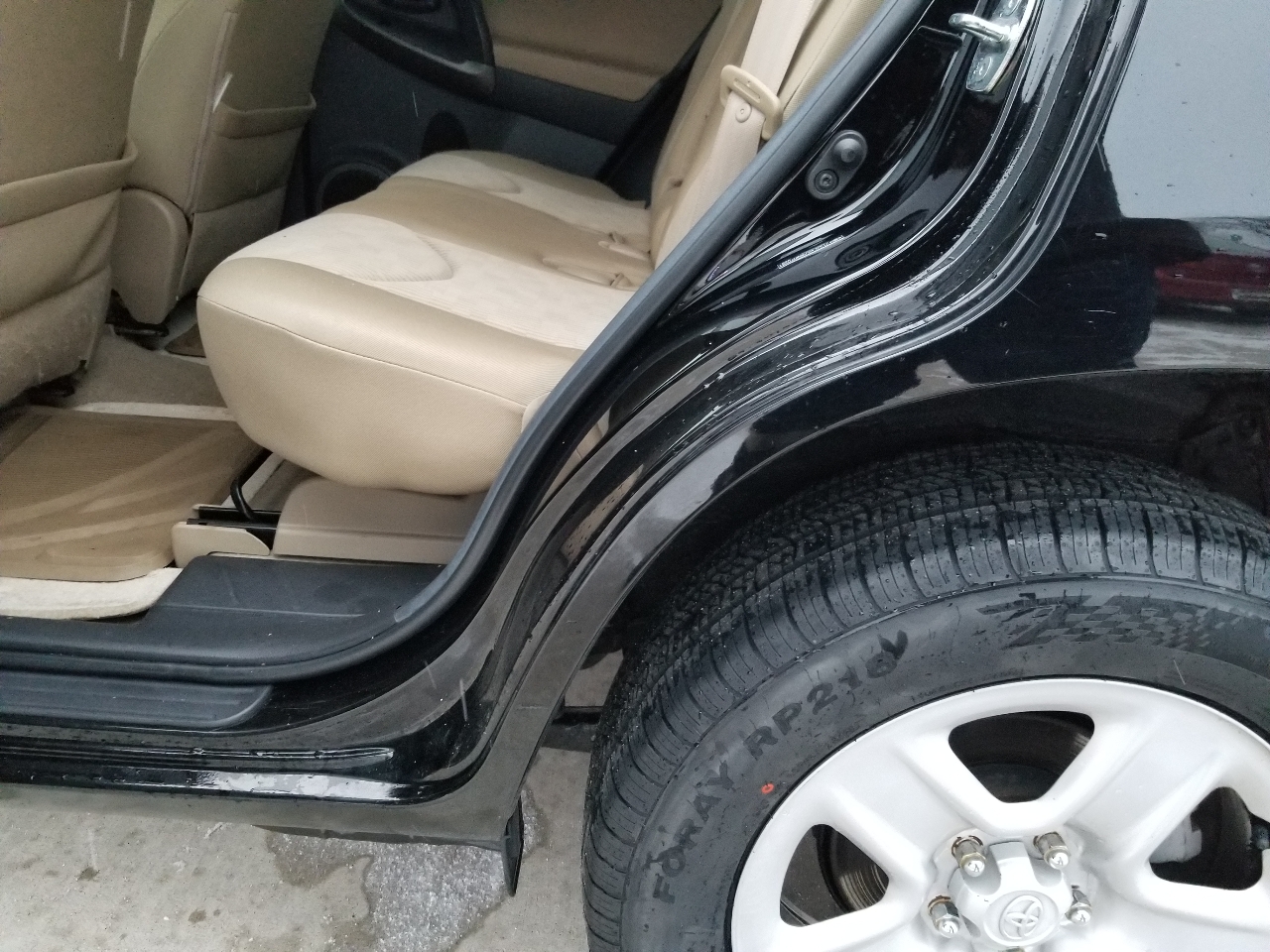 Toyota RAV4 Base I4 2WD 2011