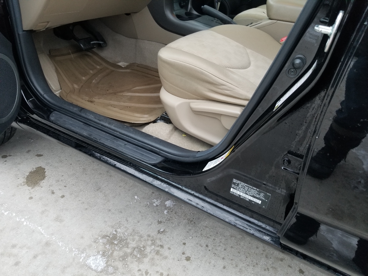 Toyota RAV4 Base I4 2WD 2011