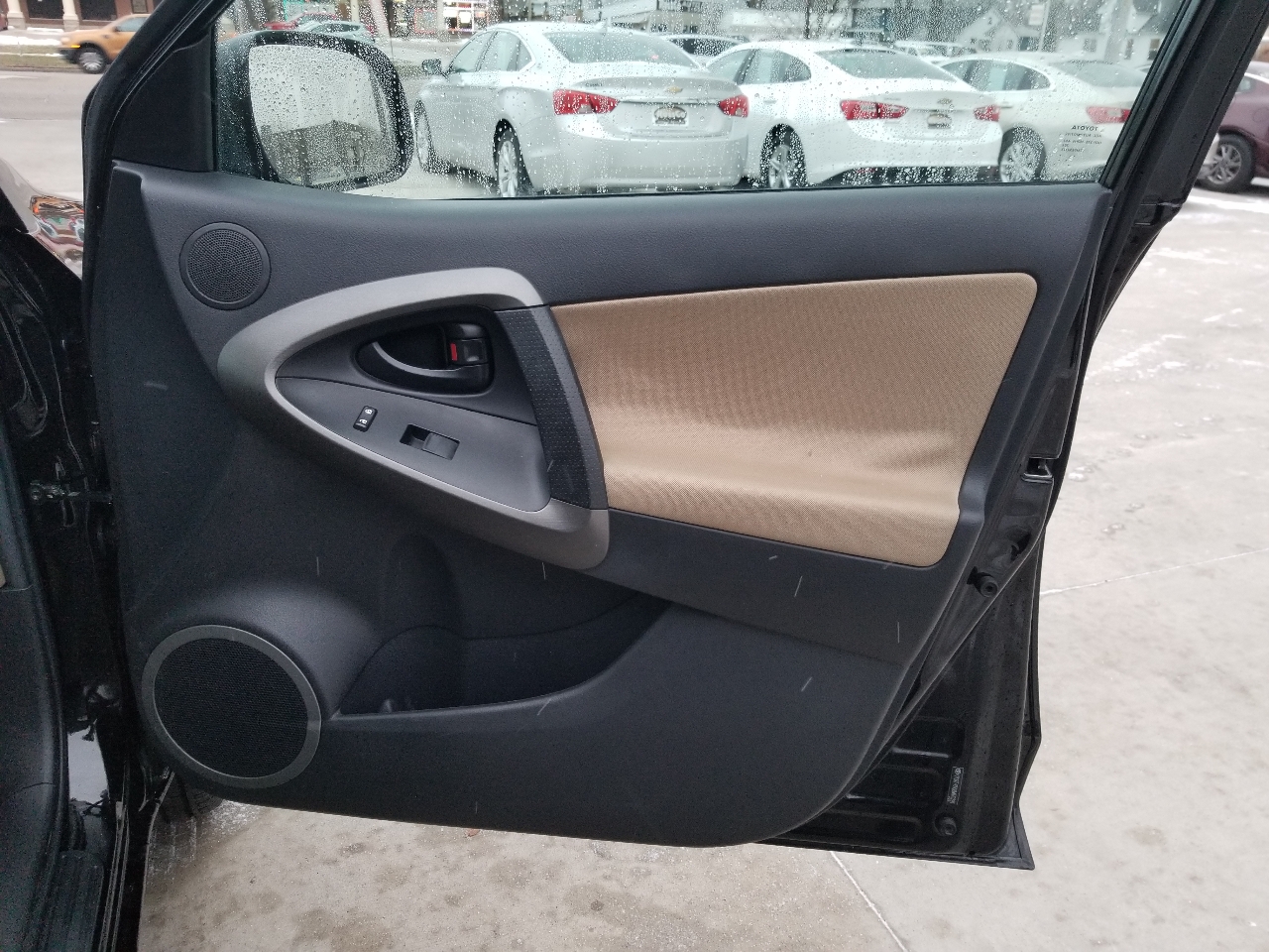 Toyota RAV4 Base I4 2WD 2011