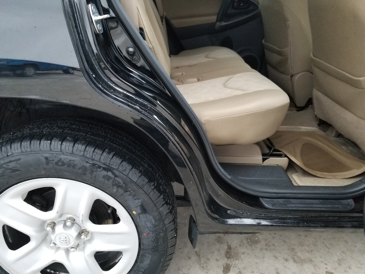 Toyota RAV4 Base I4 2WD 2011